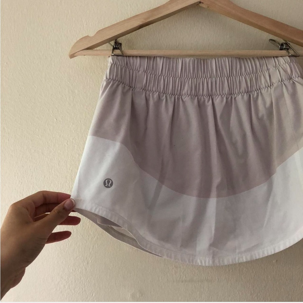 Lululemon skort neutral two tone color.